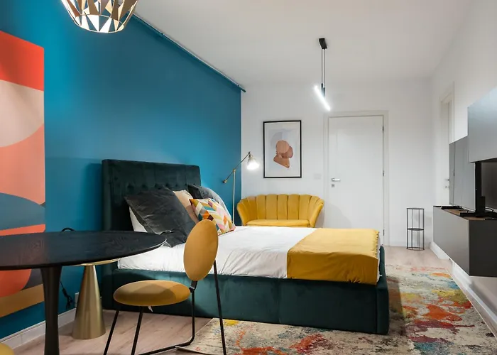 Stylish Modern With Colorful Touches At Ivory דירה *