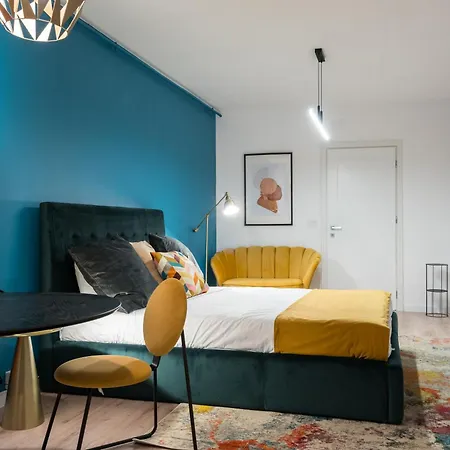 Stylish Modern With Colorful Touches At Ivory Apartment *