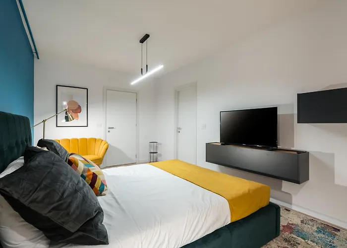 公寓 Stylish Modern With Colorful Touches At Ivory *