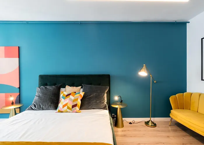 公寓 Stylish Modern With Colorful Touches At Ivory